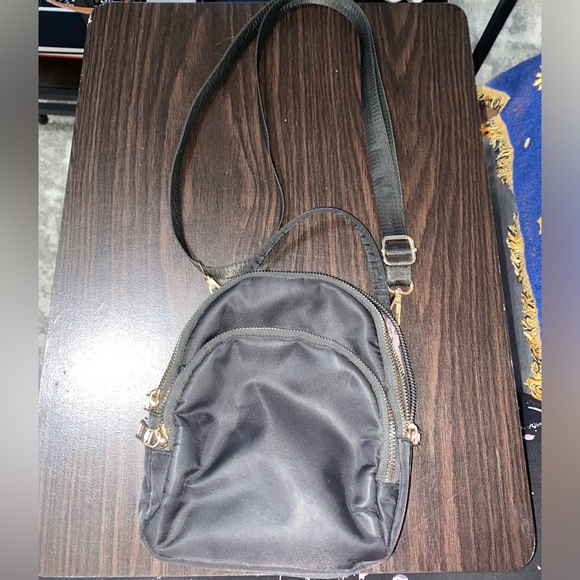 black crossbody purse - Picture 2 of 5